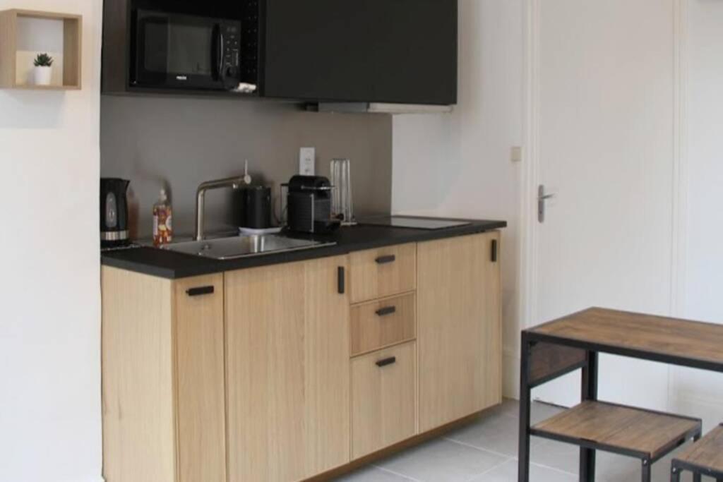 ビユールバンヌL'Escapade De Lyon, Charpennes, Jacuzzi Et Emplacement Idealアパートメント エクステリア 写真